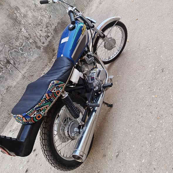 سلام عليكم دراجه شاصي موديل 20 اوراق اصولي تعميره كله 25 دراجه كارتون بعدها جديد توه معمره محرك سيجي بعده كارتون الدراجه السعر مليون وميه وخمسين وبيهه مجال عنوان البصره  كرمه علي ابو حلوه ***********
