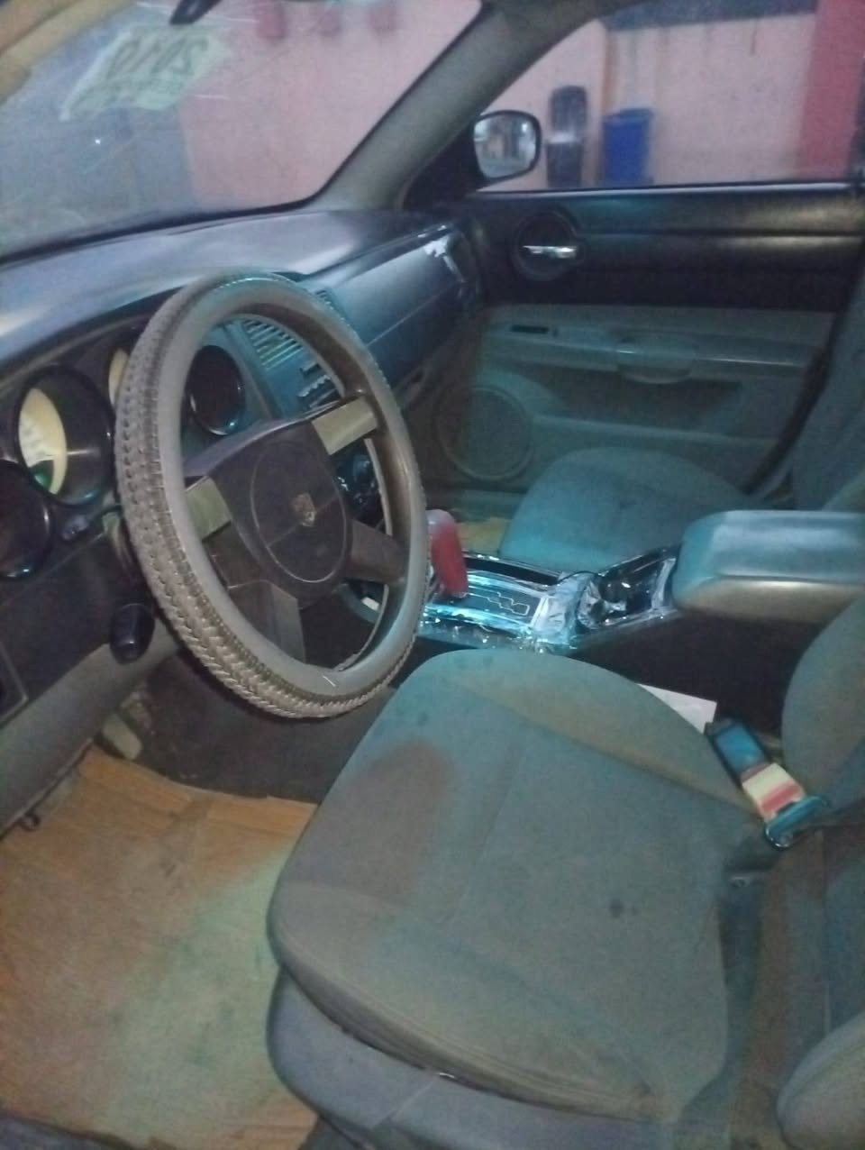 سلام عليكم للبيع اومرواس جارجر أدوات أدوات بدون  كصه بدون كصه
متومه بغداد الاماني سنويه عضم عاج ويه الشاصي ومرمزه  كير محرك صدره  تبريد تدفئه خير من الله محرك 3500
 السعر 38 وبيه مجال 
مكان السياره بغداد الاعلام
رقم ***********
واساب فقط 
السياره تحتاج بوليش وشكرآ
