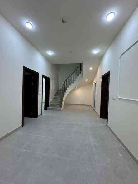 دار للبيع / طابو صرف ، المساحة 200 متر ، واجهة 10 ، نزال 20
بناء حديث كامل ٢٠٢٤ تسليم مباشر للمشتري ، يتكون من طابقين ، 
الطابق الاول : ( مطبخ ، هول ، استقبال ، غرفة نوم ، مجمع صحيات ، كراج ، حديقة )
الطابق الثاني ( غرفتين نوم ، هول ، سطح ) 
عرض الشارع امام الدار ١٠ متر / يطل على ساحة كبيرة
العنوان / حي الشهداء الثانية , شارع ٨٠ ، فرع كوفي الفانوس 
 للاستسفار / ***********
