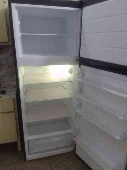 للبيع غرفه 6 قطع السعر 100
فراش السعر 50
ثلاجه السعر 350 
كاونتر 3 قطع 250
سبلت طن كري 200
مكان بغداد الامين ثانيه 
***********
