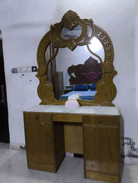 غرفه نوم خشب نضيفه
ب600وبيها مجال بسيط 
لاستفسار علئ هذا رقم ***********
