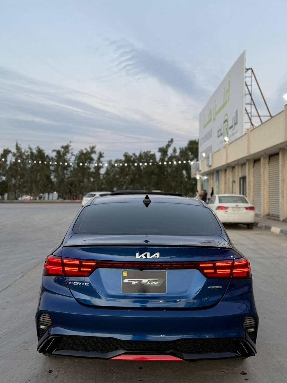 السلام عليكم كيا فورتي 2024 جي تي لاين ..محرك 2000 دوش... فول مواصفات 1/1 اعلى فئه ..بصمه..جلد.فتحه..كراسي حار بارد وكهرباء ..ابرباكات سليمه  (بدون ايرباك) لايت لد وزنون ..بكلايت لد..تشغيل عن بعد ..حادث السياره جانبي ..بجم كبس ..دخول جديد...وبعد مواصفات بيه الي يعرف بالفورتي الجي تي لاين ..ماشيه 12700mi..قابله للزياده ..بدون ارقام وباسمي ...تترقم جميع المحافظات ماعدى الاقليم .. بيه صبغ باب الصدر وربع الجاملغ الخلفي مثل ماموضح بالصور والباقي كفاله عالسونار من الصبغ .....للاتصال عالارقام.. ***********...***********... او عالخاص
