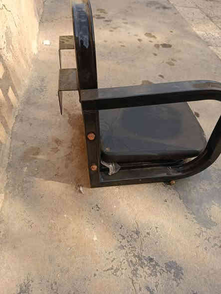 سلام عليكم
عندي كرسي مال ستوته للبيع مال الوكالة 

قيم واخذ.  ***********
