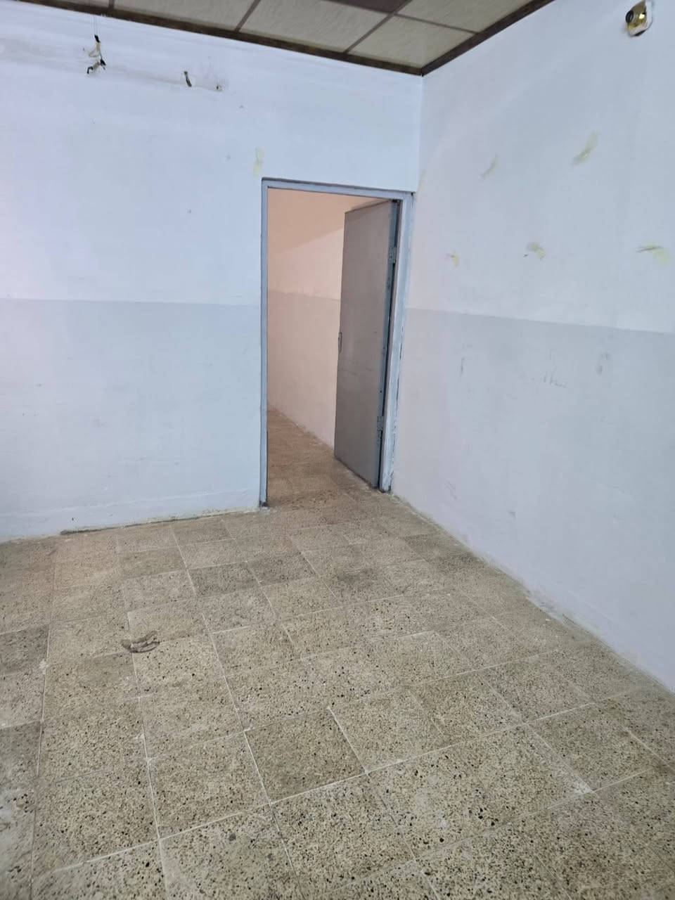 ‏والإيجار بيت طابق أرضي
‏ حي سومر قريبا على السوق
‏والمساحة 100 متر السعر 250
‏غرفة وهول استقبال ومطبخ مشتملات 
‏بناء نظيف سقف الثانوي
***********
***********
