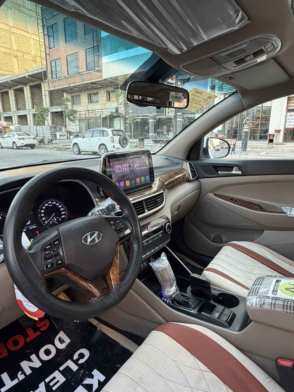 السلام عليكم توسان خليجي 2020 فول
📍 رقم بغداد – وارد خليجي)

🔹 السيارة فول مواصفات

🔹 سقف بنوراما جنطه كهرباء 

داخل مغلف مع كاعيه جديد شرط 

🔹 بصمة / دخول ذكي

🔹 كشنات جلد

🔹 تحكم كهربائي بالكشنات

🔹 شاشة لمس

🔹 لدّات أمامية ويه اللوفات تشتغل

🔹 السيارة ماشية 100 الف  

💰 السعر: 183مع مجال   

سياره بسمي هزه سنويه ارقام كله جديد بيها جاملغ خلفي صبغ وكارت بالبنيد  

📍 مكان السيارة: النجف الاشرف 

📞 للاستفسار: ***********
