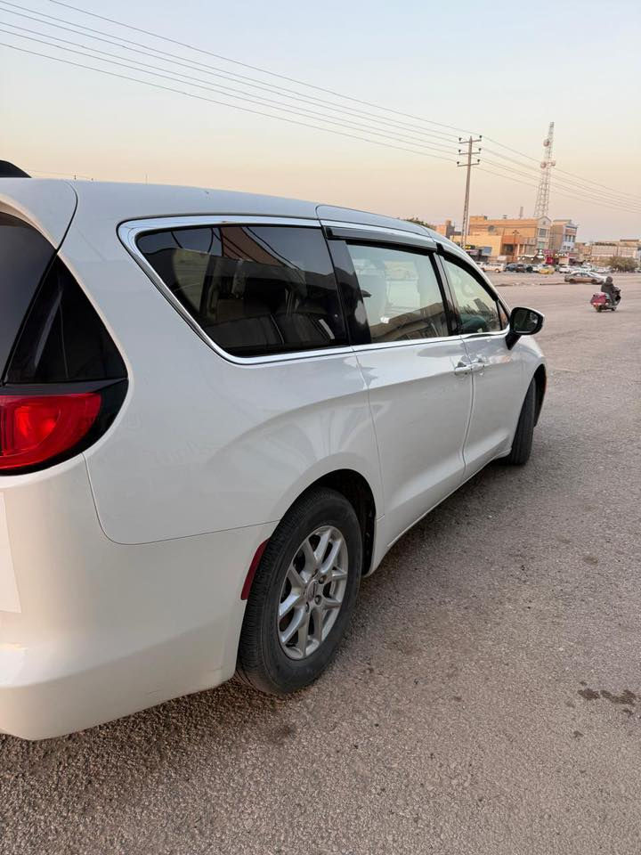 سلام عليكم للبيع 

فويجر 2022 وارد كندي 🇨🇦 VIP

ماشيه 31،000 كيلو 

داخل جلد لون مميز 
 
تبريد مركزي ثلاث قطع

كشنات هيتر ستيرن هيتر

محرك V6

تدعم ابل كار بلي 

بجم كبس دشبول ودركه مكفولات 

🛑حادثه جهة السائق باب السلايت مبدله بدون صبغ وباب السائق مصلحه وبارد قليل بالجاملغ باقي السياره كفاله 

رقم أربيل الجديد 

المكان نجف 

السعر 225 وبيه مجال بسيط حك الجيه 

رقم الهاتف ***********
