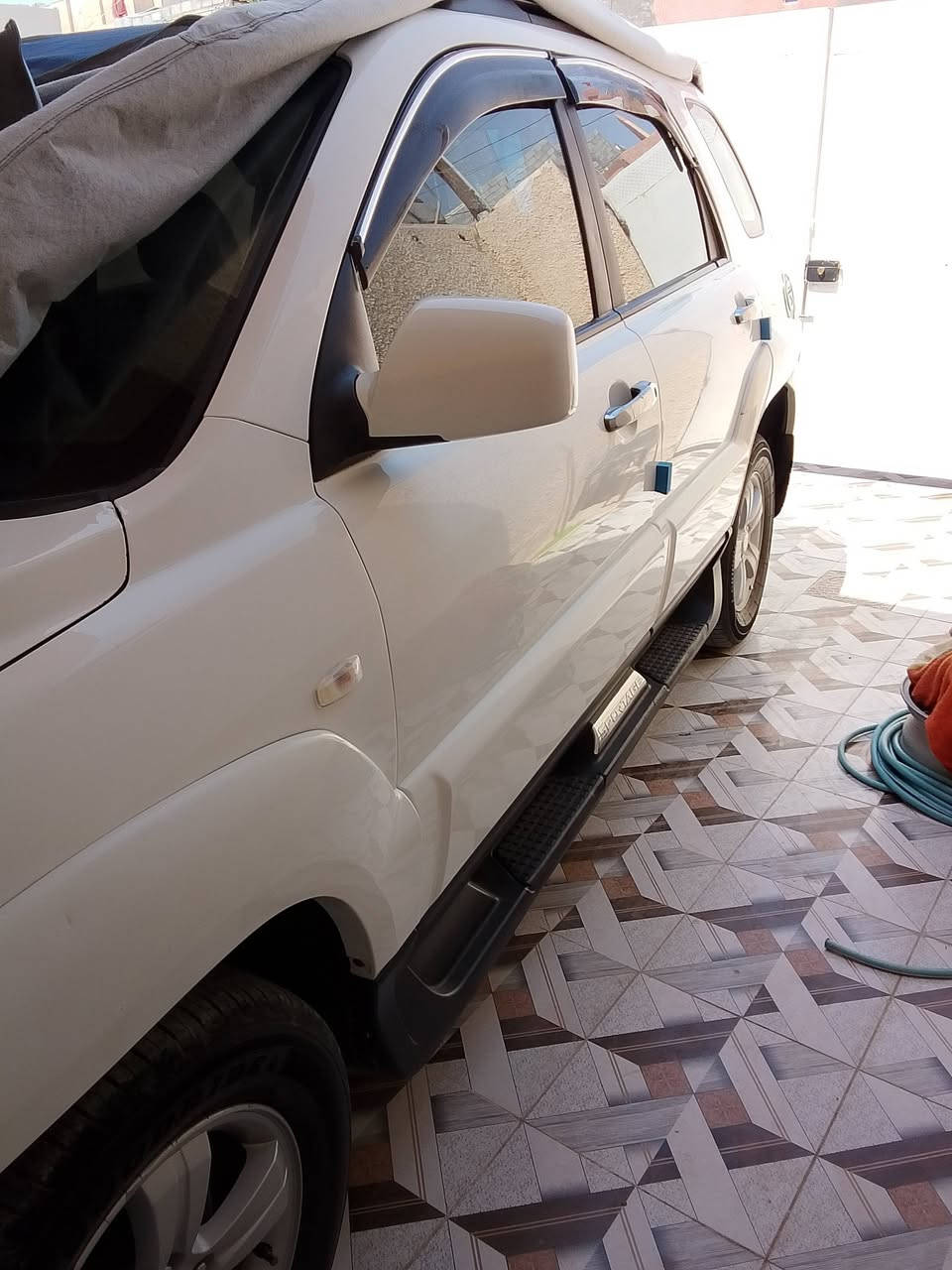 سلام عليكم سبورتج البيع رقم بغداد بسمي 2009سونار داخل الصور *********** ديالى خان سعد السعر 135
