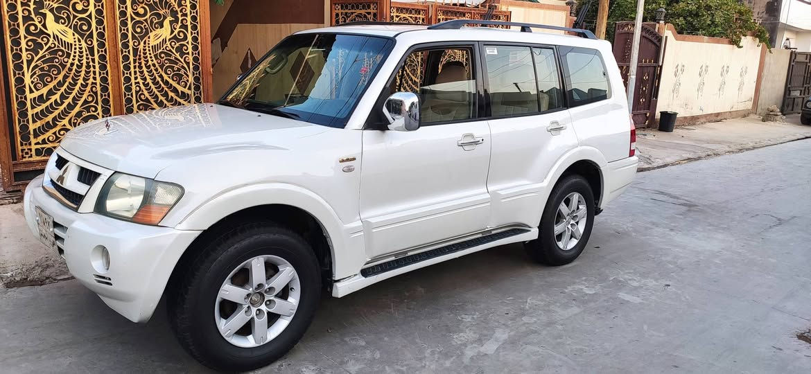 للبيع
ميتسوبيشى باجيرو
موديل 2006
محرك 3800cc  V6
ناقل الحركه اوتوماتيك
السنوية ساقطه
الضرر بس جاملغ ويا شويه بونيت
رقم هاتف *********** كركوك, العراق
