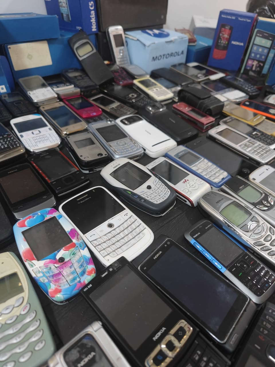 للبيع اجهزه قديمه مكاني البصره يوجد توصيل للمحافظات الاتصال ***********
***********
