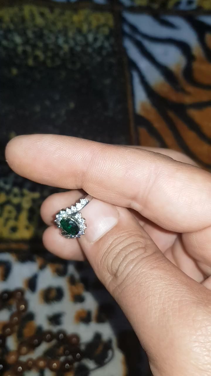 خواتم وسبحه للبيع قديمات واحد نسائي والثاني يماني رجالي فضه ٩٢٥ الرجالي سعره ٣٠ والنسائي ٢٠ والسبحه قديمه سعر ١٥


**إذا كنت صاحب هذا الإعلان وتريد حذفه لأي سبب، رجاءا أرسل رسالة إلى الدعم الفني**