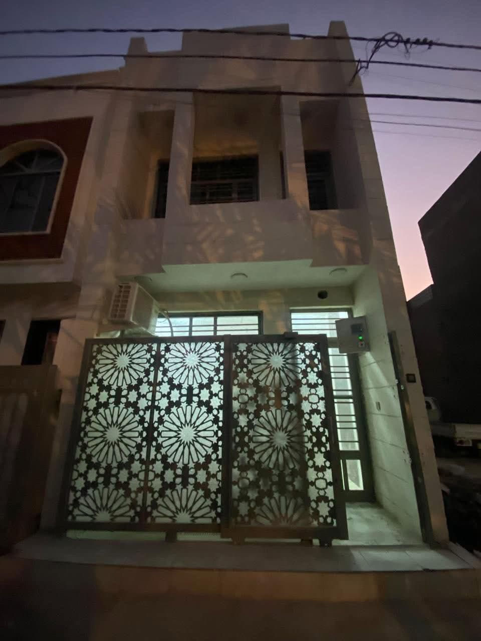 للايجار في السيديه

دار سكني مساحه 50 متر 

موقع قرب جسر الجادريه 

يتكون  
صاله، 
مطبخ
 خدمات صحية 
غرفتين نوم 

السعر ((( ٨٠٠ الف دينار )))

للاسـتفسـار الاتـصال علـى الارقـام التـاليه  او زيـاره مكـتب عبدالله الرفيـعي السيـديه_شارع الضـباط_ مقابل مجـمع لحـوم جويـلي

مكتب عبدالله الرفيعي

* المنتظر للعقار *

***********

━━━━━━━━━━━━━━━

#بيت #عقارات #منزل #بيع #وساطة_عقارية

#شركة #سيدية #بغداد #عراق

#عقارات_السيدية

#عقارات_الكرخ #ايجار_تجاري

#بنايات_سكنية

#عقارات_القادسية #عقارات_اليرموك #عقارات_المنصور

#عقارات_الحارثية #عقارات_الكاظمية #عقارات_الاعظمية

#عقارات_العطيفية #عقارات_حي_الجامعة
