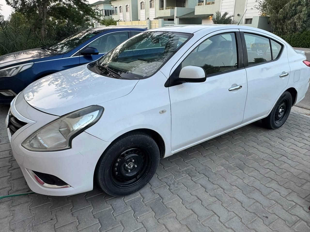 نيسان سني مديل 22  بيها باب بارد ومكانات  بارد ماشيه 96 سنويه بعد 6 اشهر وتنتهي وكاله او تحويل تخم تاير حداديه جديده جاهزه مابيها نقص برغي السياره السعر 100 وبيها مجال حك الجيه مكاني البصره *********** او مراوس
