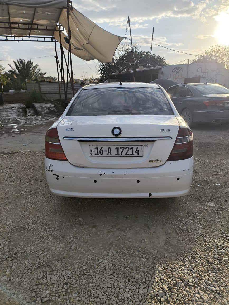 سياره شيري محور كورله مكينه وكير بيها مكفولات ضربه بلباب واضحه بصوره السياره محولبه حداديه 50بلميه تخم تاير مداور ثاني يوم تتكاتب وي راعيها تبريد بس كمريسر مكان السياره باكربلاء اتصل ع رقم ***********واتساب السعر 45بيها مجال قليل
