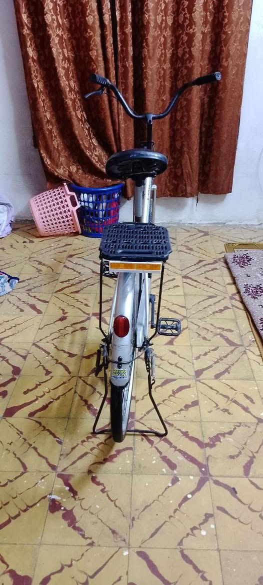 السلام عليكم ورحمة الله وبركاتة
بايسكل بناتي حجم 26 للببع 

شركة ليدز موديل 2016

جاملخ الامامي موجود هوه ولابريك 

بايسكل ماعوزه اي شيء بس يده مال ابريك الخلفي انكسرت وحطيت مال الامامي وهيه اليده 

بـ 2 الفين 

السعر 95 وبي مجال

مكاني بغداد مدينه الصدر الاورفلي
رقمي ***********
