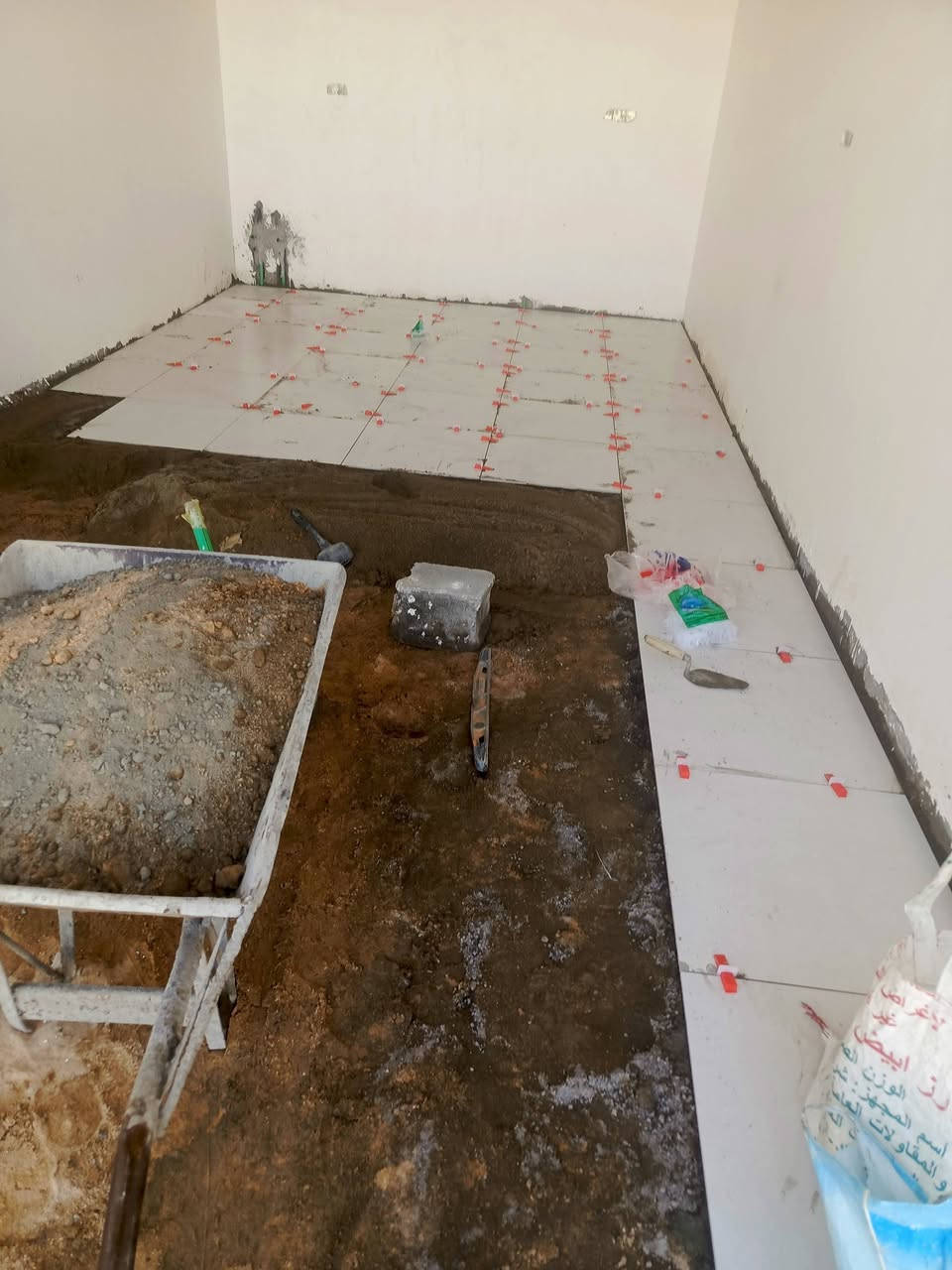 السلام عليكم اصطه متفرغ حاليا بناء ولبخ واخذ مقطوعات كافه التواصل وساب *********** عمل داخل البصره في جميع مناطقها
