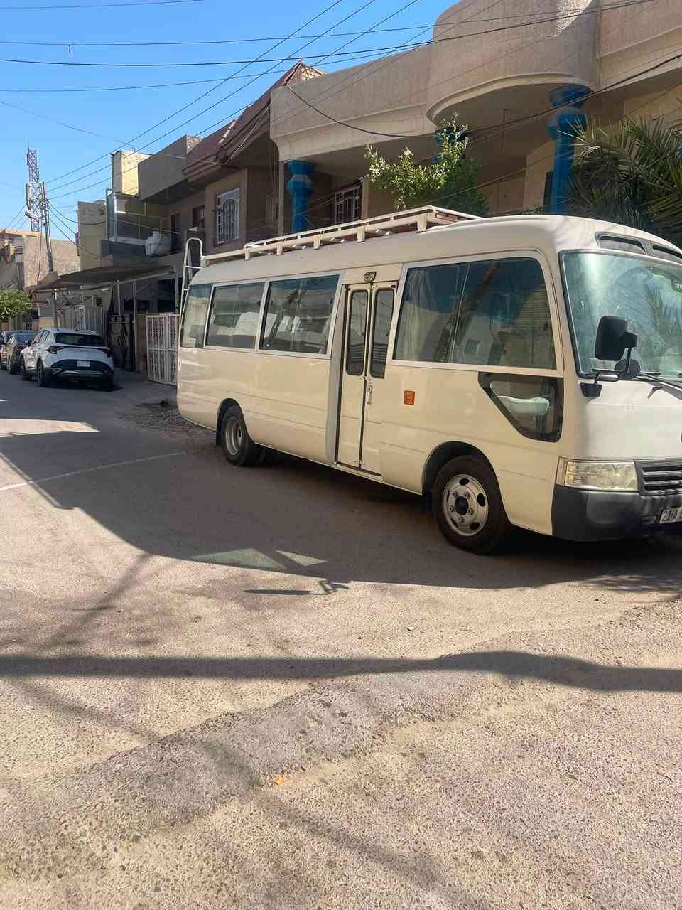السلام عليكم كوستر لبيع موديل١٥  كير مكينه مجفته جديد اكسن كفاله عامه لبيع مكفوله من الضربه من الكص وجوي السعر ٣٤٠ الاستفسار على هذا الرقم ***********
