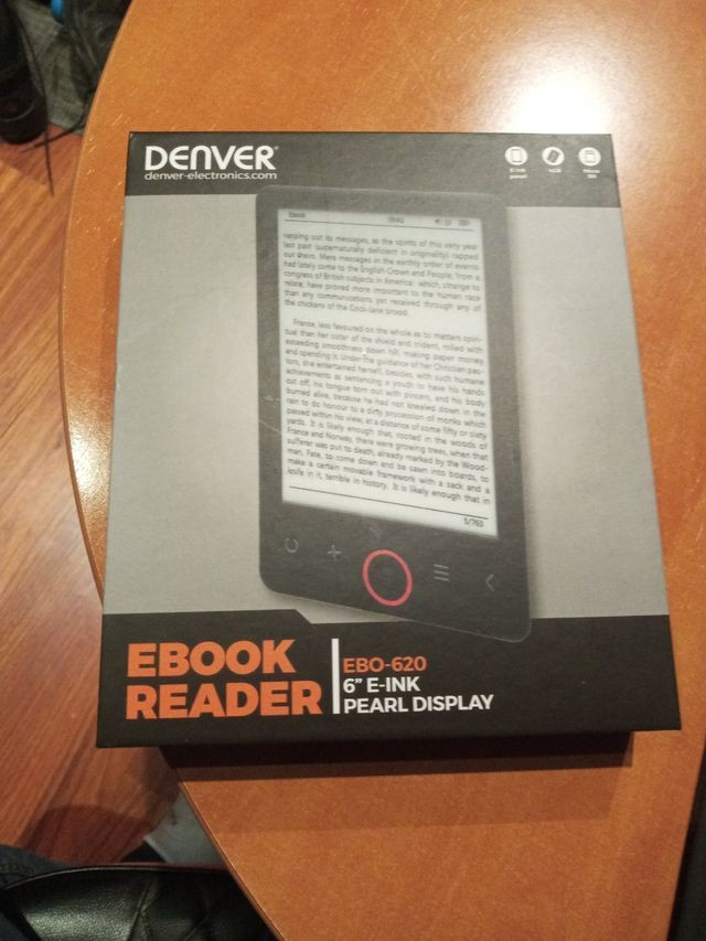 السلام عليكم 
قارئ الكتب الإلكترونية
  هو طراز Denver EBO-620. 

يتميز الجهاز بالمواصفات الرئيسية التالية:
- الشاشة: شاشة بحجم 6 بوصات بتقنية الحبر الإلكتروني (E-Ink Pearl) وبدقة 1024 × 758 بكسل. (لا تدعم الشاشة اللمس أو الإضاءة الخلفية في هذا الطراز المحدد).
-التخزين: ذاكرة داخلية مدمجة بسعة 4 جيجابايت. يدعم الجهاز إضافة بطاقة MicroSD (تصل سعتها إلى 32 جيجابايت) لزيادة مساحة التخزين.
-البطارية: بطارية ليثيوم مدمجة بسعة 1500 مللي أمبير توفر ما يصل إلى 20 ساعة من القراءة لكل شحنة.
-التوافق: يدعم مجموعة واسعة من تنسيقات الكتب الإلكترونية، بما في ذلك PDF و EPUB و TXT و MOBI، بالإضافة إلى الملفات المحمية بواسطة ADOBE DRM.
- يمكن تحميل الكتب العربية pdf عن طريق الموبايل والابتوب من خلال ubs نقل الكتب 
-الاتصال: يتضمن منفذ Micro-USB للشحن ونقل الملفات من الكمبيوتر، ومنفذ لبطاقة MicroSD. (لا يحتوي على اتصال Wi-Fi أو Bluetooth).


**إذا كنت صاحب هذا الإعلان وتريد حذفه لأي سبب، رجاءا أرسل رسالة إلى الدعم الفني**