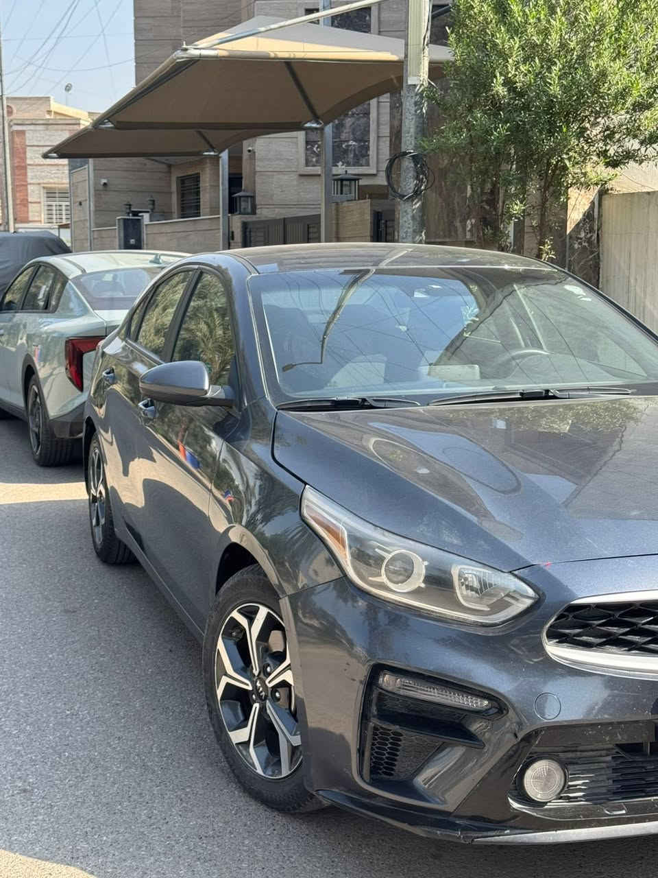 كيا فورتي 
لون نفطي 
موديل ٢٠٢١
وراد امريكا 
حادث صندوك 
محرك ٢٠٠٠ 
ماشية ٦٤،٠٠٠ ميل 
السعر ١٢٥ ورقة 
بيها تلحيضات خارجية بسيطة 
بيها مجال بسيط جدا 
مكان السيارة بغداد / الكرخ 
منصور
رقم صاحب السيارة
+964 780 800 0732


**إذا كنت صاحب هذا الإعلان وتريد حذفه لأي سبب، رجاءا أرسل رسالة إلى الدعم الفني**