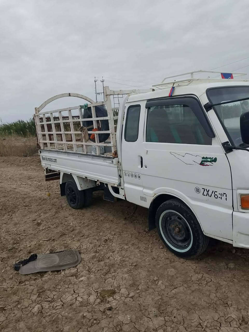 السلام عليكم 
كيا بنگو 94 للبيع مكفوله شاصي اكسن حداديه وگير ورقم انگليزي بغداد مداور مباشر  السعر 55وبيها مجال بسيط لشراي  
المكان ذي قار_قضاءالرفاعي 
رقم المبايل ***********
