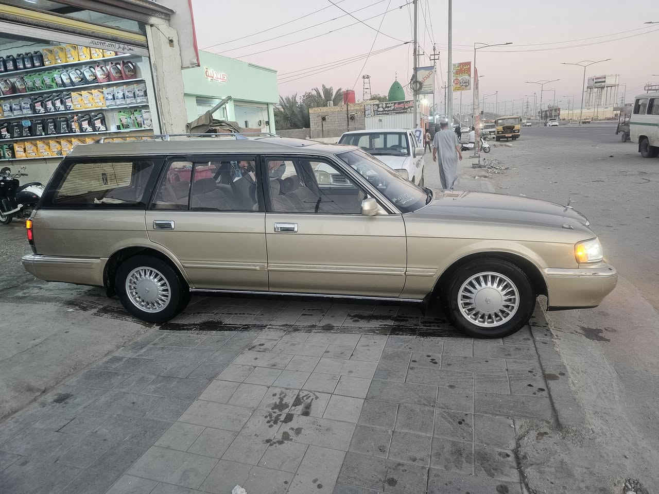 سلام عليكم سياره للبيع موديل ٩٣  نجف  ضعف بل كير  مكينه ونجي سعر  ٦٠  عنوان ناصريه مركز  ***********
