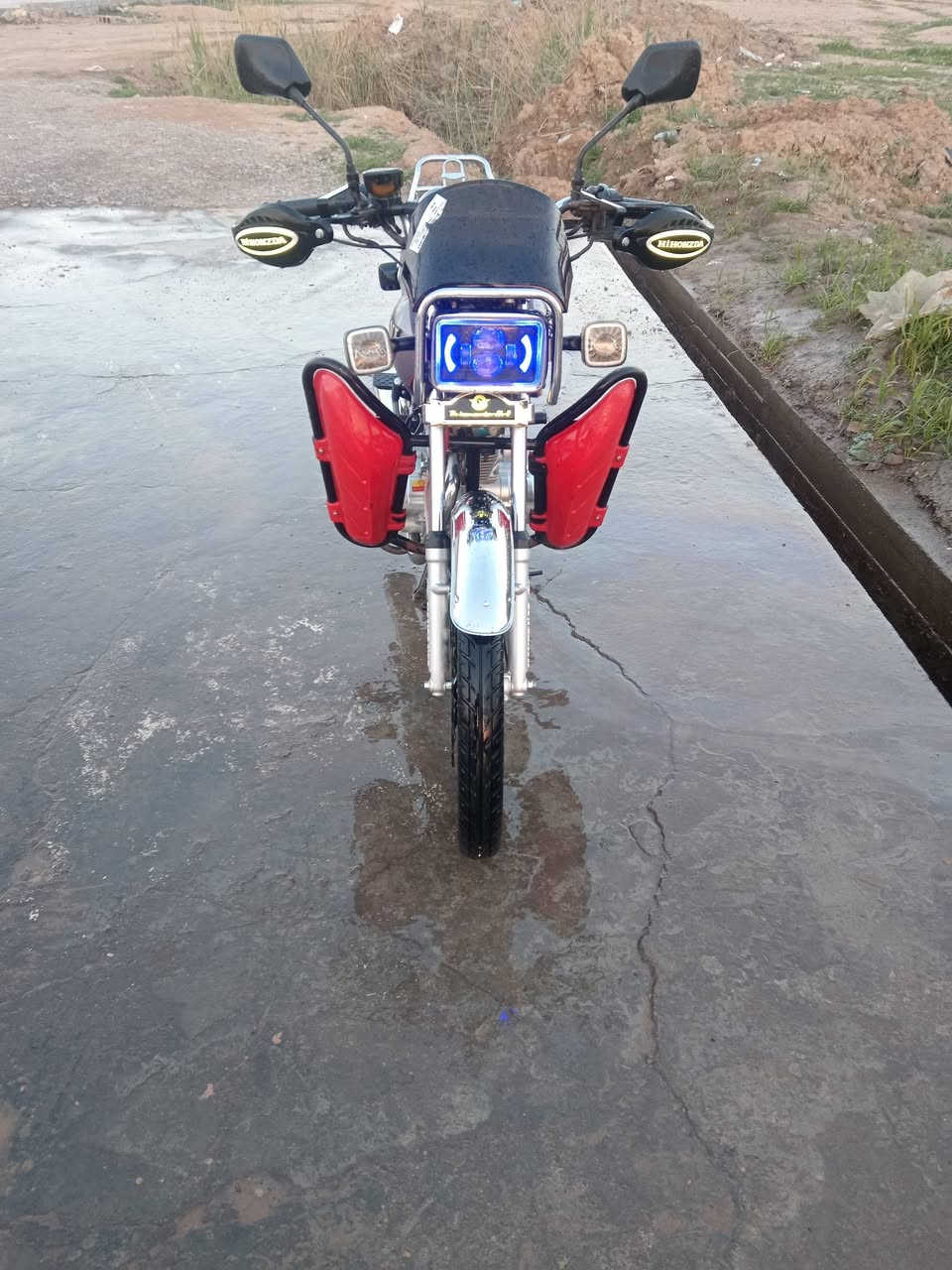 السلام عليكم موطور سيفان للبيع موديل 2024 محرك 200  شرط ما مطخوخ صبانه جاهز كهربائيات شرط جاهز السعر 700 وبيه مجال شي قليل استفسار عل رقم ***********
