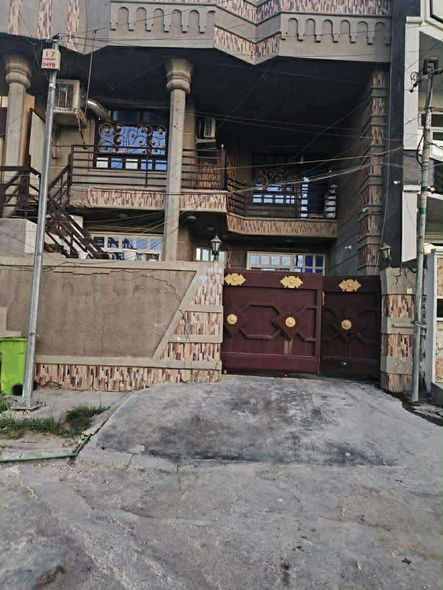 مساحة البيت ١٧٠ متر
الواجهة ٨.٥
النزال ٢٠
بناء ٢٠١٦م

يحتوي على :-
الطابق الأرضي :-
١-غرفة كبيرة
٢-استقبال كبير
٣-مطبخ
٤-صالة
٥-صحيات
٦-منور عدد ٢
٧-درج داخلي
٨-ترك
الطابق الثاني :-
١-غرف نوم عدد ٣
٢-صالة
٣-صحيات
٤-درج خارجي

يوجد حديقة كاملة تشجير امام البيت ولا توجد منازل مقابل البيت

البيت في الغزاليه شارع مدير الامن وبالتحديد في شارع المدارس في مربع ماركت السلطان قرب مرور الغزاليه

للأستفسار :-
***********
***********
يتوفر واتساب
