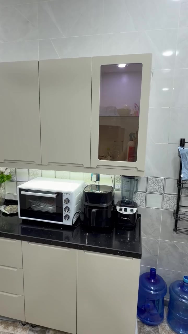 كاونتر للبيع مستخدم ٥ اشهر شغل درجه أولى ثقيل سعر ٢٤٠٠مع طباخ وساحبه مكاني بغداد الكريعات 
الرقم ***********
