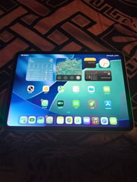 ايباد ١١ M4 • ٢٥٦ جيجا • ضربه بالكشر