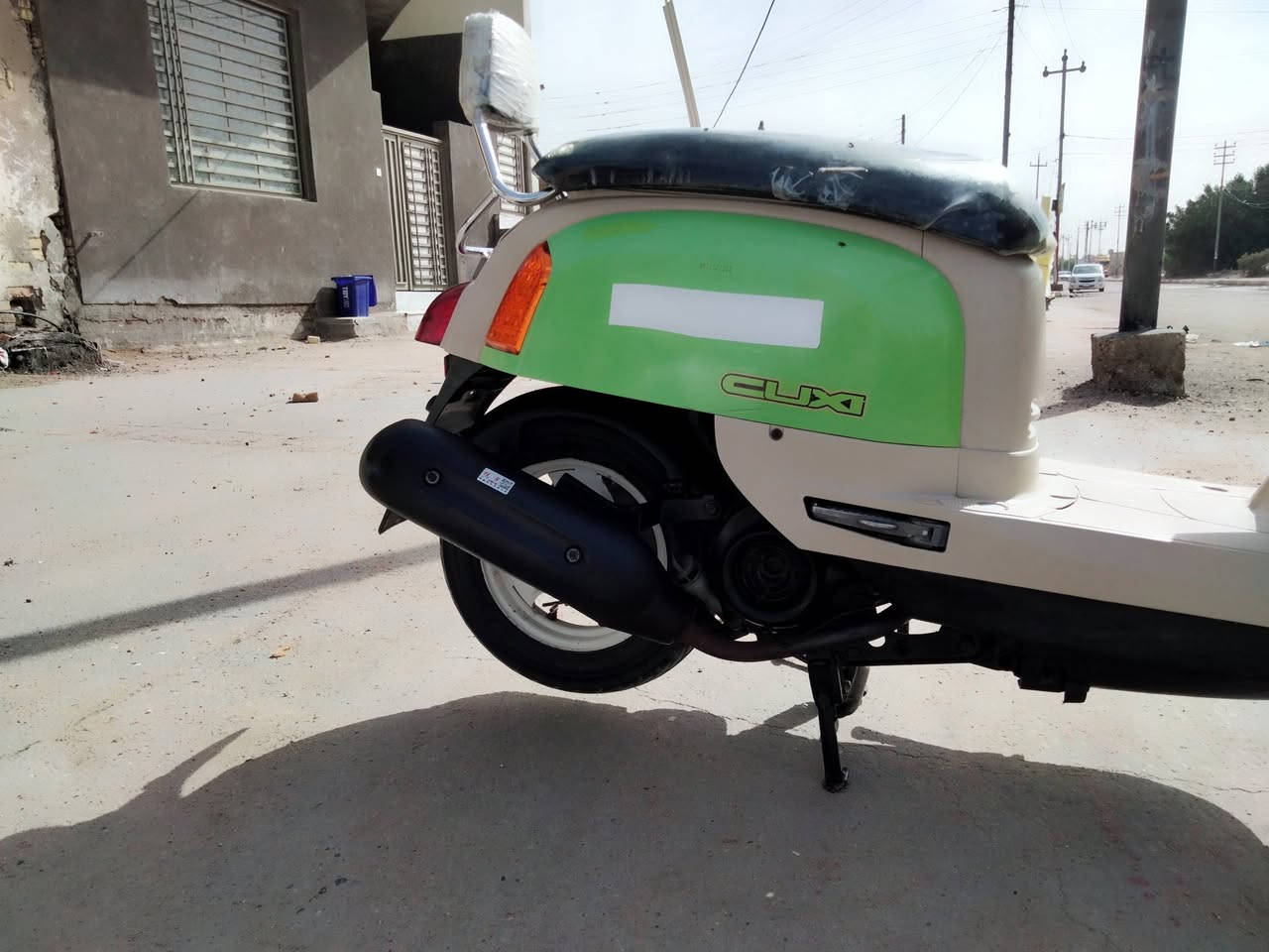 سلام عليكم 
دراجه ماكس بوليسي 
كامله مكمله 
كهربائيات كلها شغاله 
ميكانيك كله شغال
مكينه مامفتوحه ما شاء الله 
شلعه وومعدل.
دراجه بيها وصل وو ختم واحد من الطول للطول وي الشاصي والمكينه كله بلاد من داخل وومن الكفرات هم.
نكره سلف شغلها وطلع.
لون مميز فستقي وودواخلها كريمي بلاد اصلي. 
عنواني ناصريه مركز للستفسار هذا رقمي ***********.واتساب
