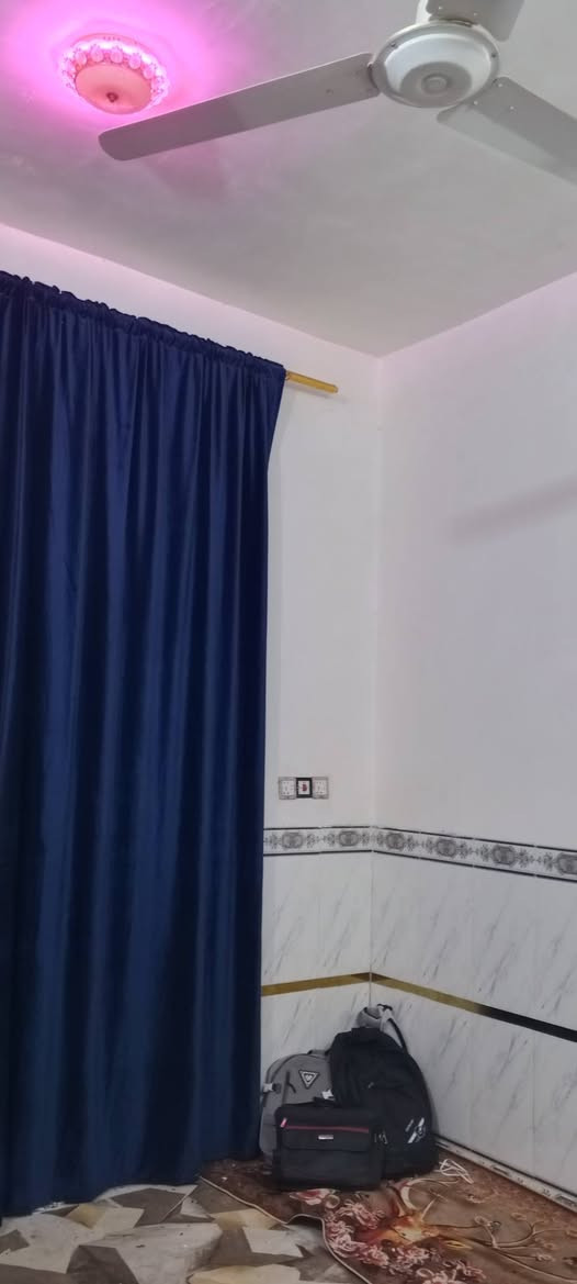 دار للبيع المساحة 180متر غرفتين وصاله واستقبال مطبخ حار وبارد صحيات داخليه وخارجيه العنوان اطويريج الحولي خلف حلويات ابو سلام زراعي سند 25 بستان اقلوم السعر95 للاستفسار اتصل ***********
