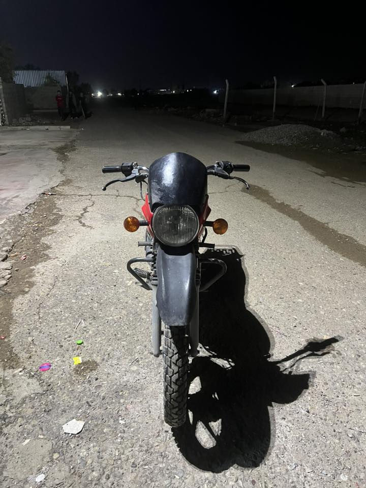 سلام عليكم دراجه بوكسر للبيع موديل 2018 اوراق كامله مكانه بغداد الحسينية  للاستفسار الاتصال ***********

