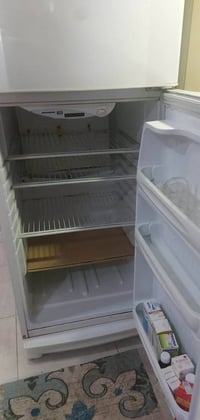ثلاجة للبيع السعر 150 الف دينار وبيها مجال الاستفسار خاص او على الرقم ...
