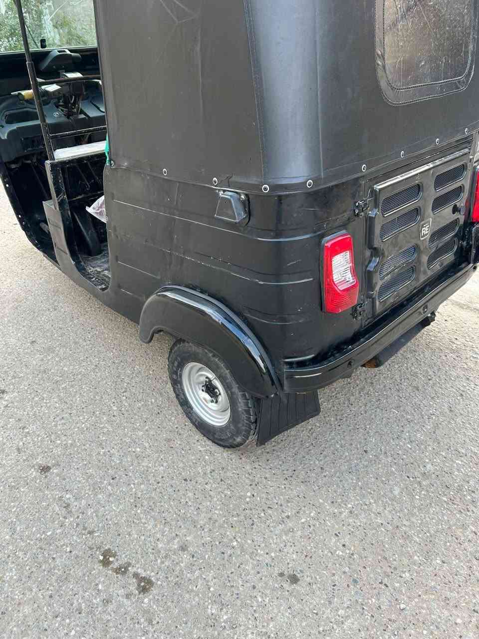 تكتك ٢٠١٩/١٢ مرقمة بغداد
بسمي تحويل ٢ يوم 
صبغ بس دوس محرك مفتوح 
سعر ٦٣٠٠وبيها مجال بصيط
*********** مكاني بغداد العبيدي
