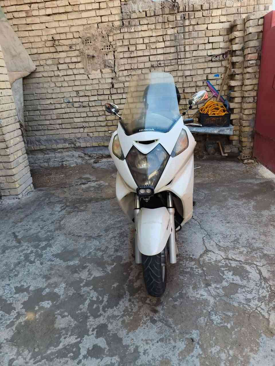 سلفر ونج البيع دراجه مال رمبه اني منزلها كفاله عامه مكينه ٤٠٠ كهربائيات كلها شغاله مكينه خرسه شلعه قويه مكينه مكفوله من الفتح العنوان بغداد  سعر ١٧الشراي يتصل ***********
