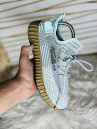 حذاي ايزي بوست طبي سعر القطعه 10الاف للحجز وتساب 07765645909