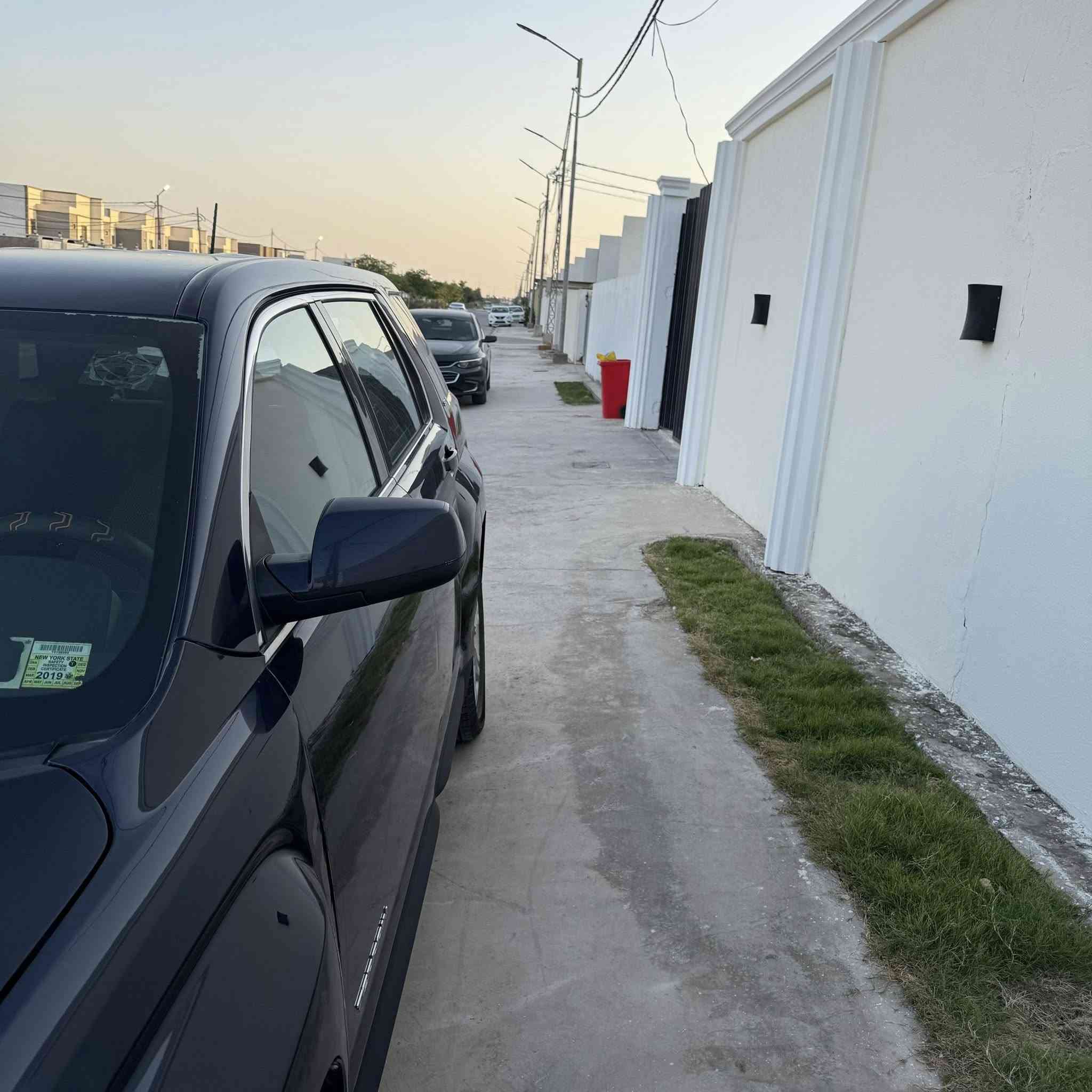 جمسي تيران 2017 
الضرر ( بيهه 3 قطع بنيد ودعامية وجاملغ) 
ماشية 112 الف ميل تقريبا 
محرك 4 سلندر 2400 
كير محرك تبريد كله مكفول 
كشن سايق كهرباء
مثبت سرعة 
تحكم بالمري 
سنوية وفحص وهزة جديد 
بإسمي ثاني يوم احولها الك  

غرامات صفرتهن واذا بيهه اكيد ينزل من سعر السيارة
السيارة جاهزة من كلشي مابيهه مصرف ربع دينار 
حدادية وتايرات وفيول بمب كله جديد
السعر 105$ وبي مجال كلش قليل وماكو هيجي سعر بالسوك 

سيارة عائلية حلوة وقوية والجناية يعرفون .. صارلها سنتين يمي 
تواصل هنا او واتساب 
***********
