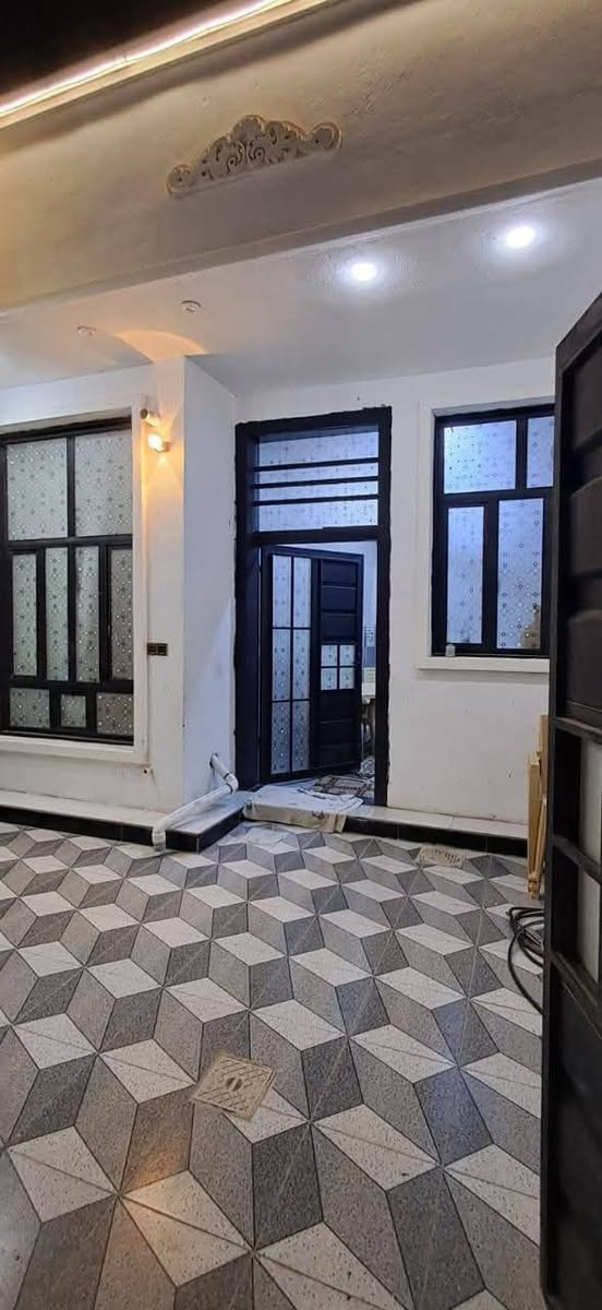 🔥مشتمل 150 متر للبيع في الفلوجة ⚡

📍 حي الضباط الرابعه 🏠

✨ تفاصيل العقار :
🔹طابق واحد بناء طابوك حديث غرفة نوم وملحقاته. 
🔹 المساحة: 150متر وجه 7.5 ونزال 20 .
🔹 السند: طابو صرف (ملك) بأسم شخص واحد. 

📌 مميزات الموقع:
✔ الخدمات متوفره/ماء + كهرباء + مدارس قريبة. 
✔ منطقة هادئة من ناحية سكن 
✔️موقع ممتاز ومرغوب جداً 

💰 السعر: 125 مليون وبي مجال. 💵

📞 للتواصل والاستفسار:
*********** واتساب

