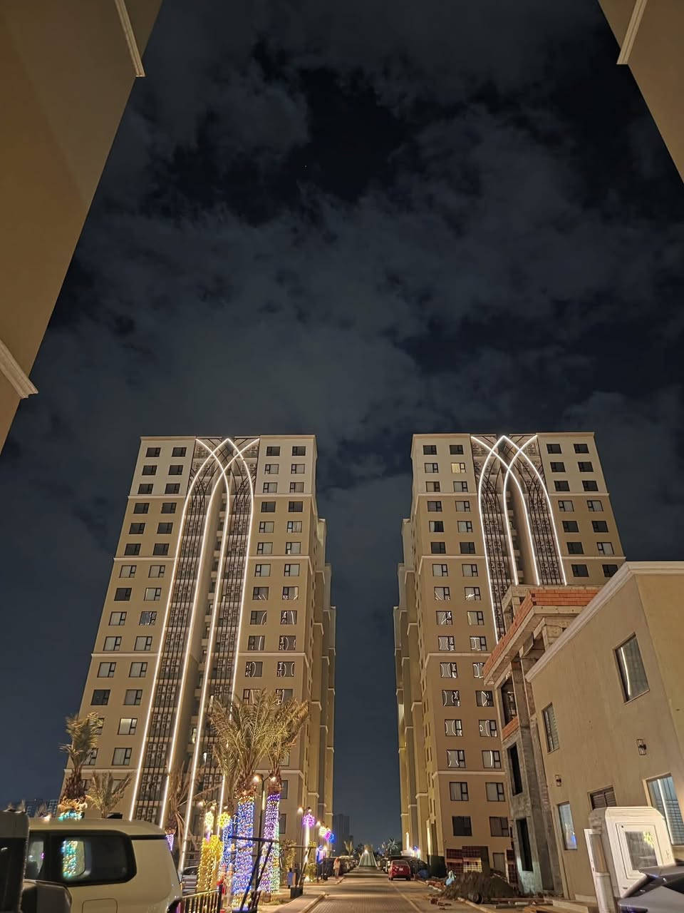 شقة للبيع – مجمع الروان السكني
📐 المساحة: 200 م²
🏢 البناية:R1
🏢 الطابق: الارضي
🌇 اطلالة: داخلية
تحتوي الشقة على:
🛏️ غرف النوم: 3
🛋️ الصالة والاستقبال
🛁 الحمامات: حمام ضيوف + حمام استقبال + غرفة سويت
🍽️ المطبخ: خدمات كاملة

💰 السعر: 300 مليون كاش أو بنظام دفعات:
 • الزبون موصل 163 مليون 
 • كل 3 أشهر دفعة 12 مليون

🚀 استلام مباشر

للتواصل ع خاص او ع رقم 
***********
