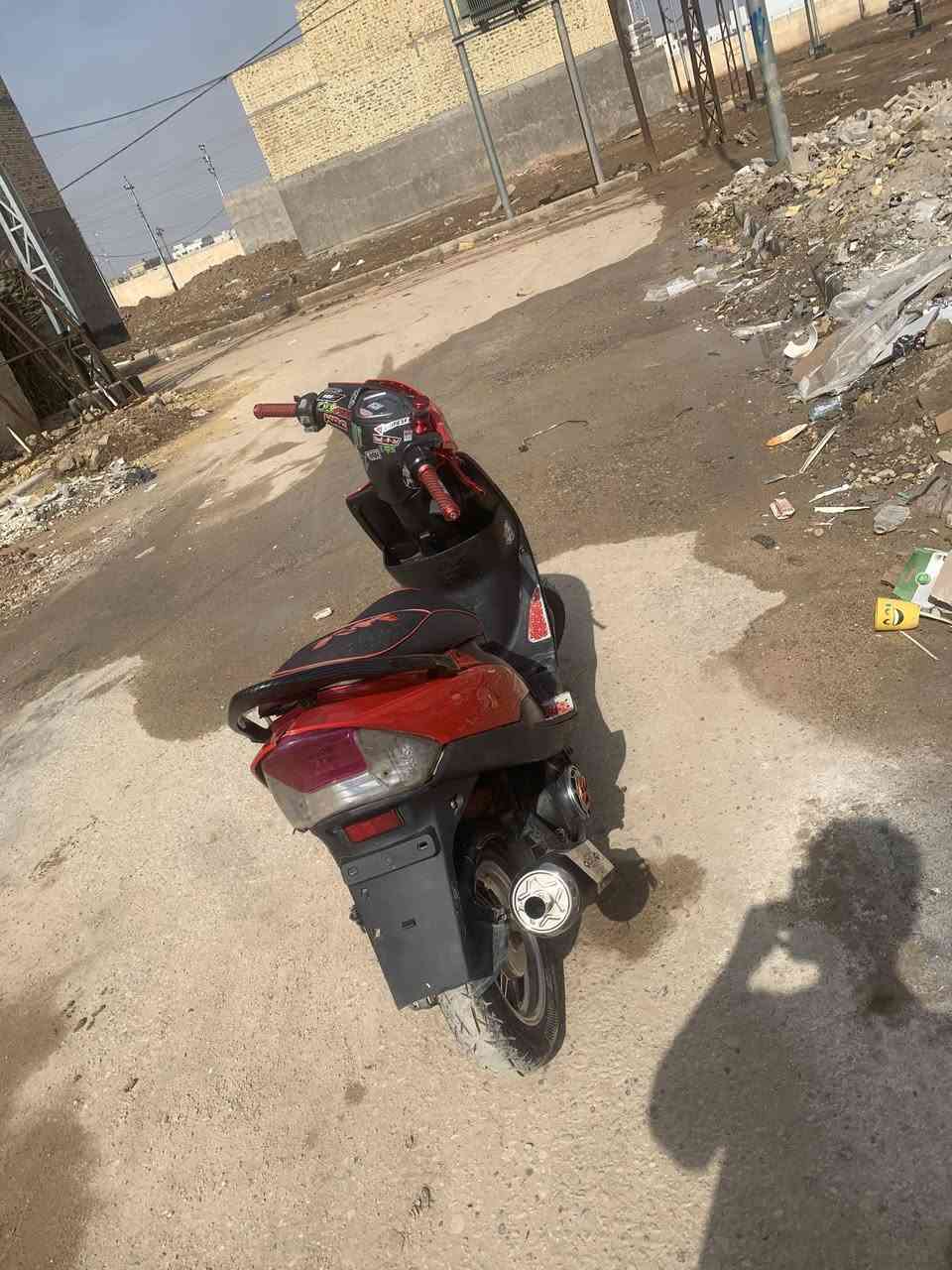 السلام عليكم ماكس عدله موديل 2007 دراجه جاهزه من كلشي تاخذها تلف راسك وتنام  دهن ستوني مبدل يدات بريك وبانزين رياضي تزويد سبايدر كاربون فايبر ستاند سبع الوان كلجات الكدام بلادي و الكلج الوره رياضي الدبل الوره سبع الوان تزويد بيها تلبيست كشن رياضي بيها لزكات تزويد وكفراتها تجاري البلادي احمر جارد موجودات عندي و الويلات نجمي اصلي وبيها عداد رياضي وصالنصه sc رياضيه جعره وصوت تخبل دراجه مجهزه من كلشي السعر 700 وبيها مجال للشراي لل استفسار ***********
