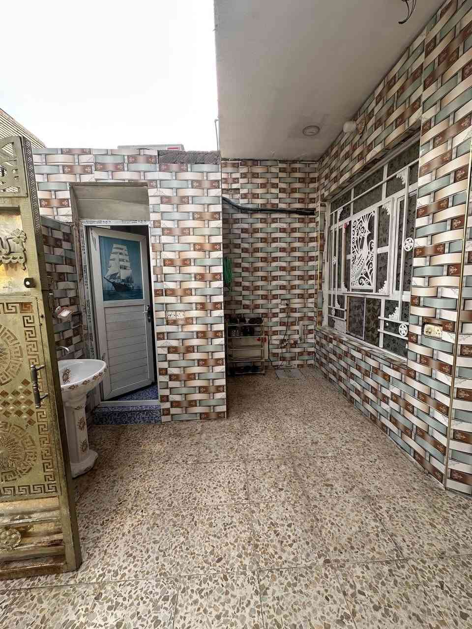 السلام عليكم
بيت للببع بمساحة 110 متر 
طابقين كامل الخدمات 
الفرع 10 متر 
منطقة علاوي الاسمر مقابيل البانزين خانة حي الكوفة 
رقم / ***********
