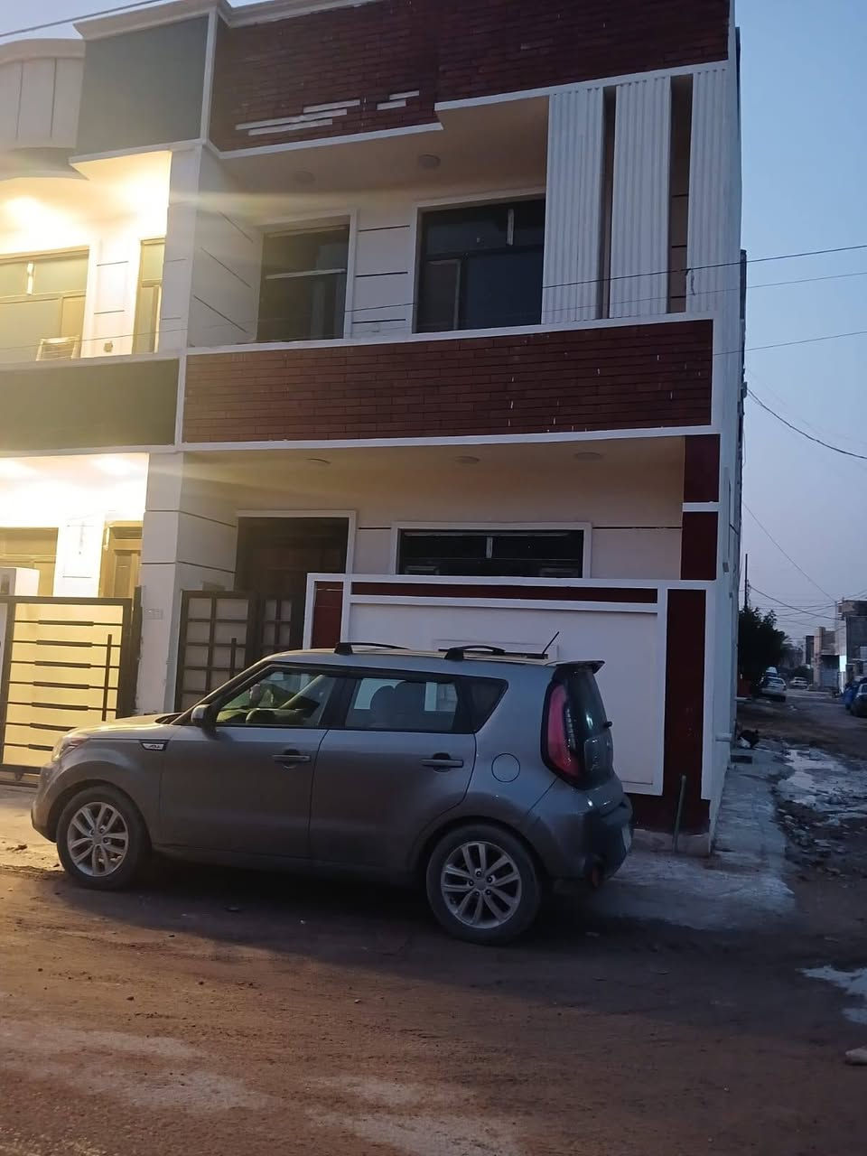 بيت للبيع ركن مساحه ٦٠ بمجمع السلطان شارع البنجرجي 
 بناء جديد مدخلين على بيت جاهز ومابية اي نقص السعر ب٩٨ وبيه مجال 
***********
***********
