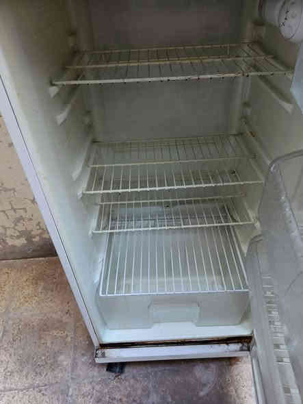 ثلاجة للبيع 150بيه مجال حك الجية المكان وادي حجر الرقم:***********
