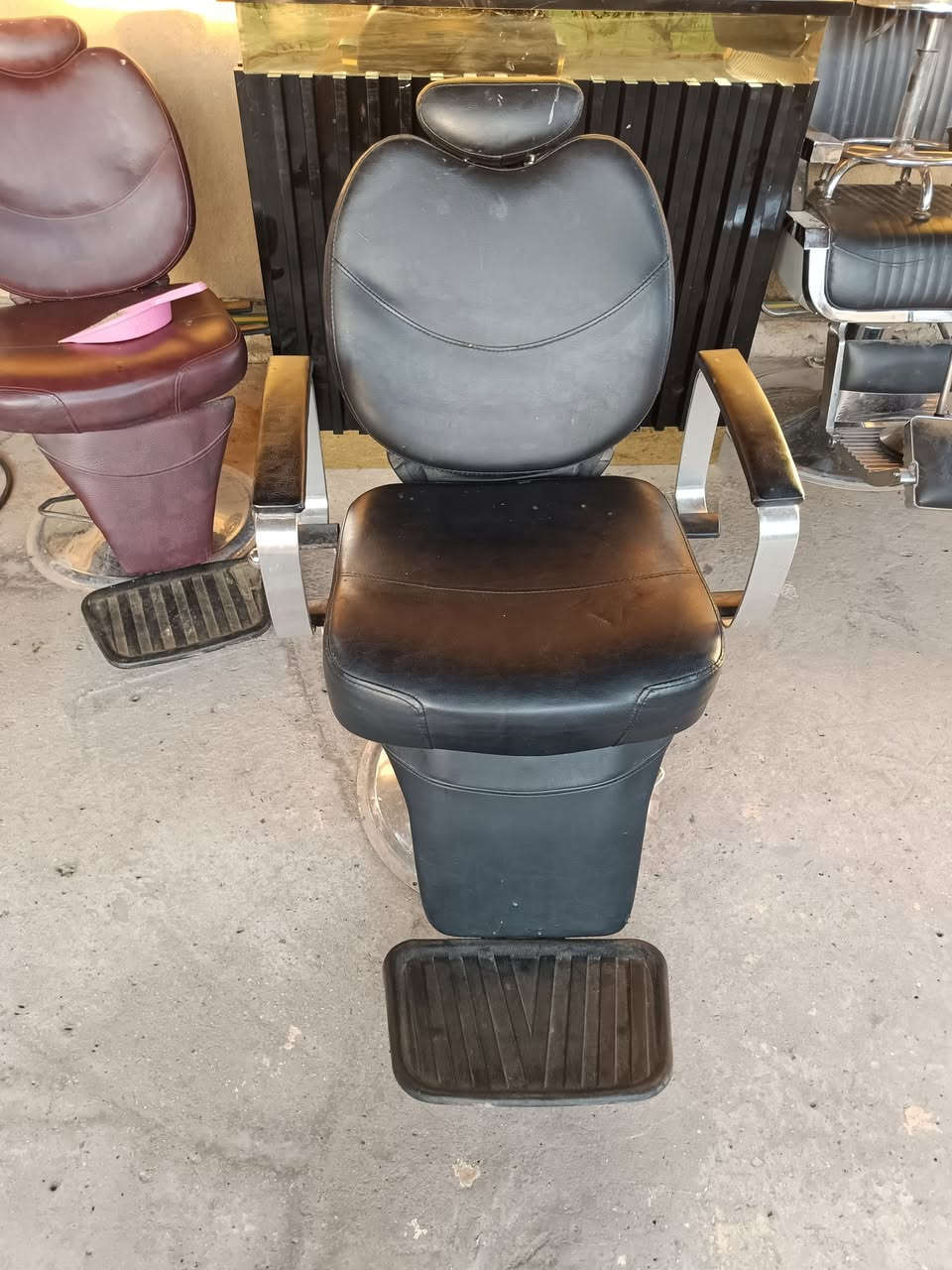 ثنيهن ٢٠٠ وبيهن مجال
