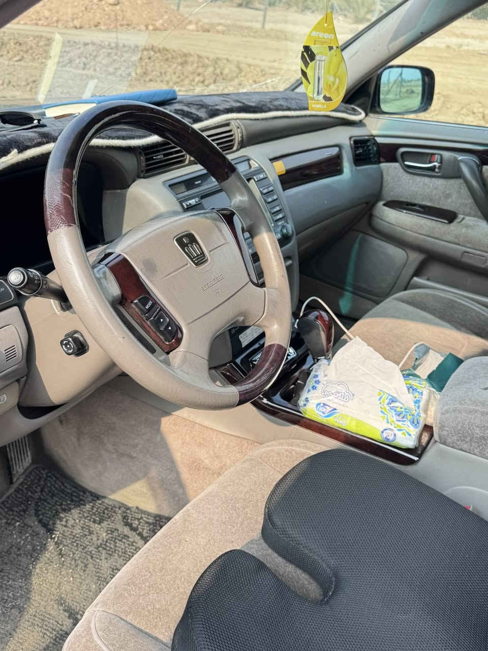 السلام عليكم  ملكه 2002رقم انكليزي
فول ماعده الجلد والفتحه
اربع دكم 
السياره مكفوله من الكص والضربه القويه 
مداور ثاني يوم السعر 135 بيه مجال بسيط 
***********
