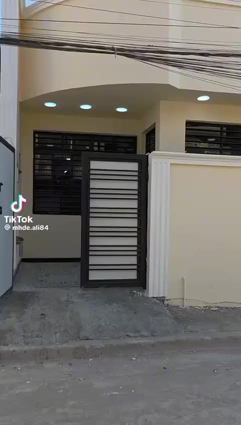 سلام عليكم
بيت للبيع مساحته الواجهه ٦ وربع ونزال ١٦ متر بناء حديث البيت جاهز ومابي نقص العنوان الرئاسه شارع عشرين شارع الساده رابع دربونه الاستفسار الاتصال ***********
