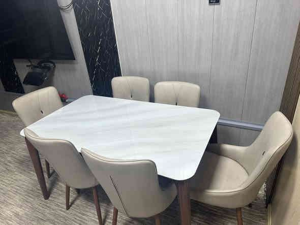 السلام عليكم ميز طعام 6 كراسي نضيف جدا لون أوف وايت جديد كلش جلد جام الاستفسار  ‭٠٧٨٦ ٩٦٩ ٦١١١‬ النجف حي الأمير
