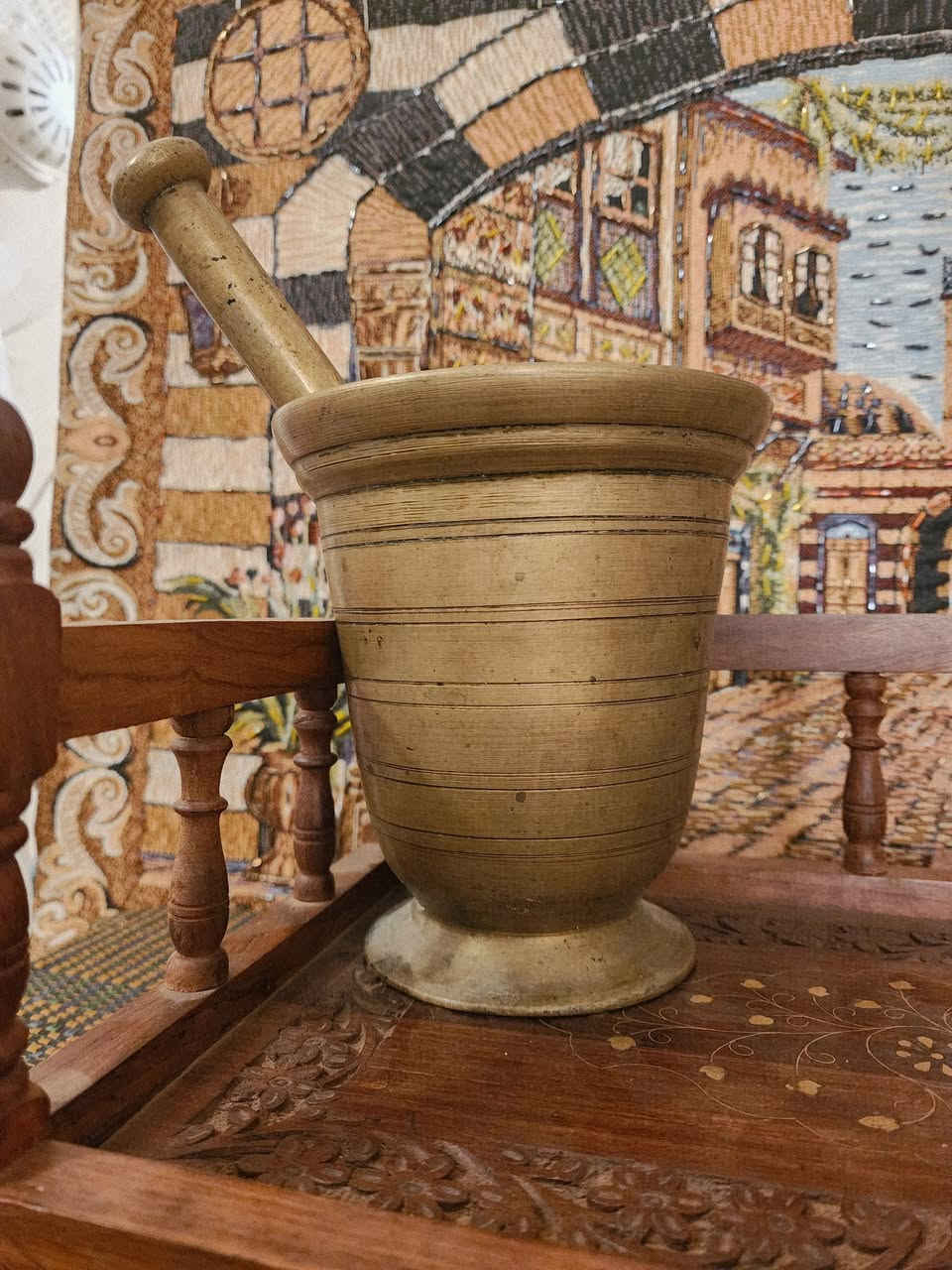 هاون بغدادي ارتفاع 18 نضيف بدون عيب السعر 100 الف نهائي يوجد توصيل ***********
