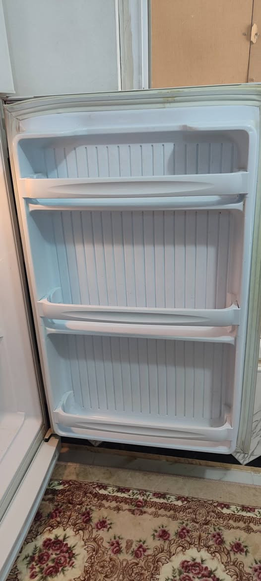 ثلاجة كونكورد حجم 26 شغالة ماطور ماليزي ما داخل تصليح فقط الاوتوماتيك مبدل ولا توجد جرارات السعر 250 العنوان حي الجزائر للأستفسار الأتصال على الرقم ***********
