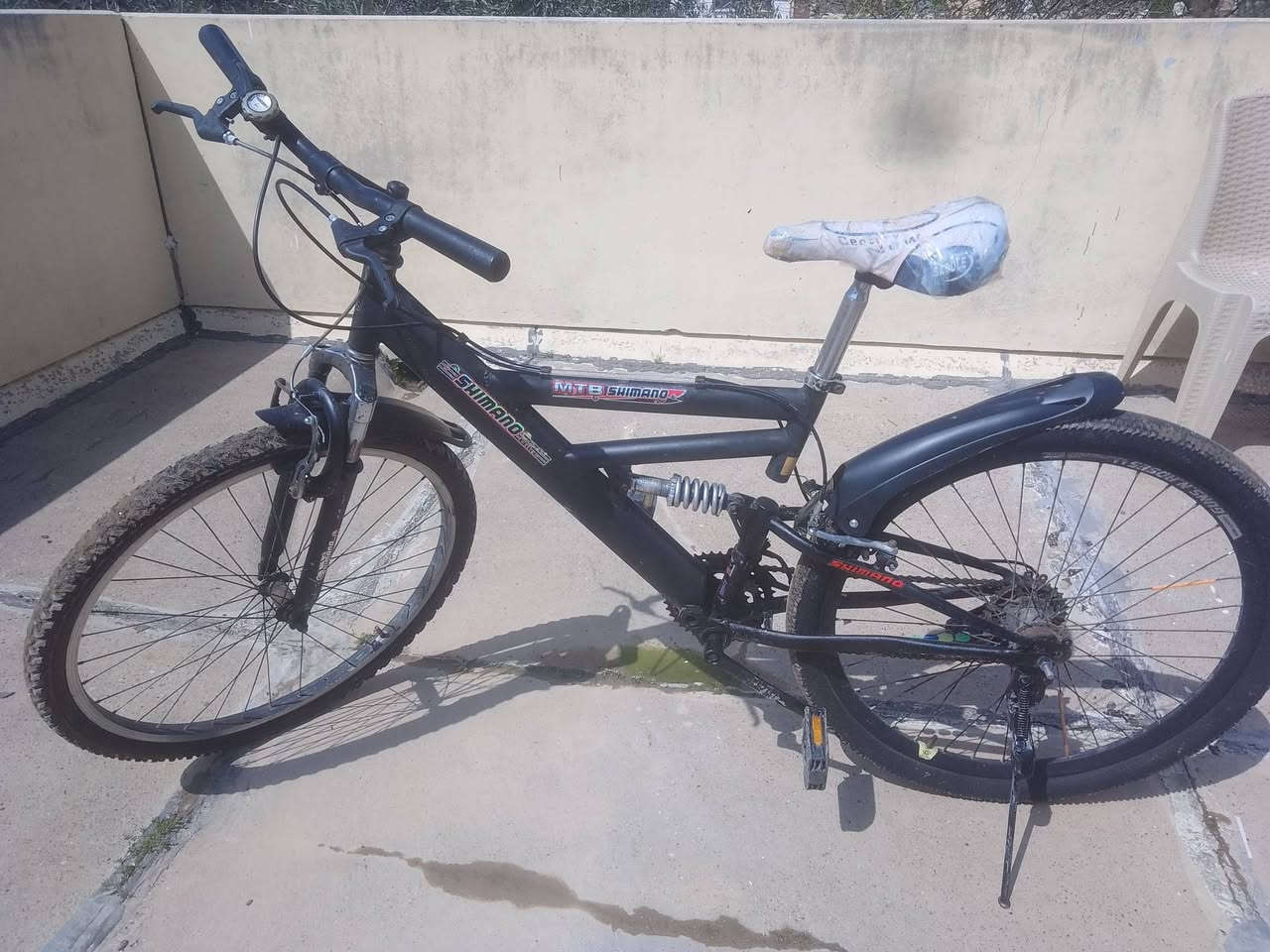 السلام عليكم ورحمة الله وبركاته 
بايسكل جبلي 
دبلات شغلات 
بريك الأقدام بس شغال 
نضيف مابي شي
السعر 90 او بي مجال 
رقم الهاتف ***********
