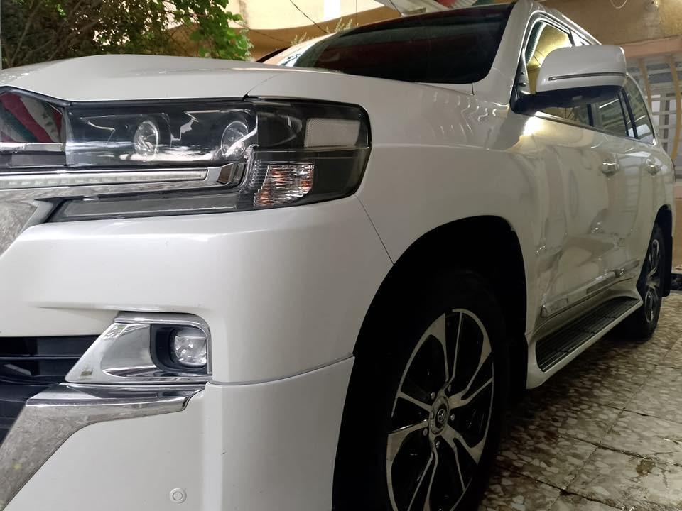 📦 للبيع🥇
لاندكروزر GXR 2019
الممشى: 98.000 كم

ملاحظة: البيع نقد فقط بدون مراوس

لاندكروزر 2021
المحرك: 6 سلندر

بصمتين + سماعة بلادي + فرشات بلادي موجودة
مكفولة كفالة عامة من الدعامية إلى الدعامية

بدون صبغ
بدون بارد
بدون رصعات
بدون حتى شخط
الدعاميات بدون صبغ

بقية السيارة بشرط
فول مواصفات:
شاشة لمس كبيرة
5 كاميرات مع رادارات
3 شاشات
فتحة سقف

مقاعد جلد
مقاعد 2 امامية كهرباء 
شحن موبايل
صندوق كهرباء
8 إيرباق
تبريد مركزي
بصمة
تشغيل عن بعد
طفايه اسفل الراكب بلاديه 

باب خلفي كهرباء
ثلاجة
‏LED زينون
تحكمات ستيرن
دبل فوليوم
فورويل
هوك
السيارة بها 2 بصمة من الشركة
تخم تاير دنلوب الأصلي
المحرك والگير بشرط ولم يتم فتحهما
السيارة نظيفة جداً وعلى وضع الوكالة

السنوية والزنكة جديدة مدفوعة إلى 2030
باسمي – بشرط تحويل 
السيارة لا تحتاج أي مصروف

المكان: بغداد 

الهاتف: ***********
